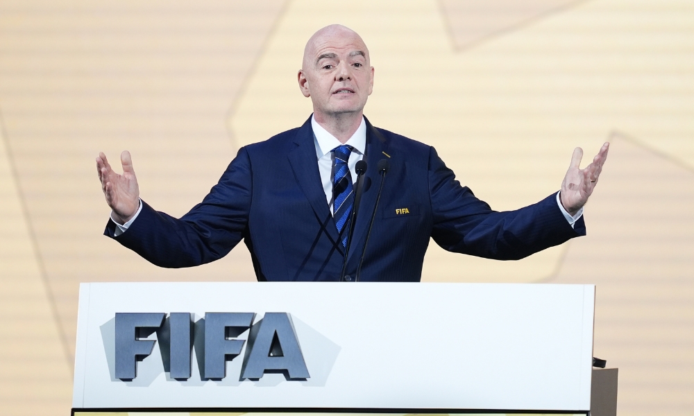 交媒体上转 交媒体上转